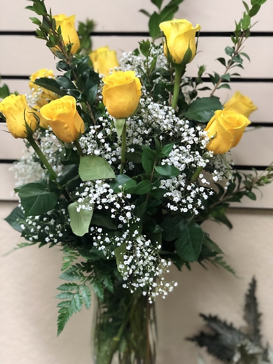 Dozen Yellow Roses Arrangement